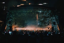 JJJ「Nov Tour」東京・日比谷公園大音楽堂（日比谷野音）公演の様子。