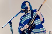 Lily（G, Vo）（撮影：マスダレンゾ）