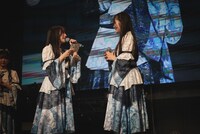 瀬田さくら（右）に思いを伝える柳美舞（左）。