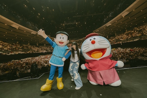 左からのび太、あいみょん、ドラえもん。(c)藤子プロ・小学館・テレビ朝日・シンエイ・ADK 2025