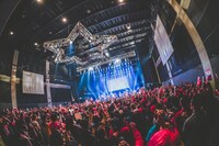 「hide Birthday Party 2024～hide 60th Anniversary～」全出演者セッションの様子。