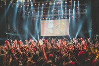 「hide Birthday Party 2024～hide 60th Anniversary～」全出演者セッションの様子。