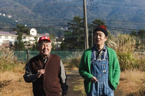 「ペンション・恋は桃色season3」に出演する鈴木慶一(左)、リリー・フランキー(右)。(c)フジテレビ