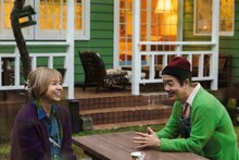 「ペンション・恋は桃色season3」に出演する山口智子（左）、リリー・フランキー（右）。(c)フジテレビ