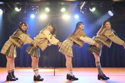 ユニット曲「風の待ち伏せ」のパフォーマンスの様子。(c)AKB48