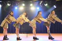 ユニット曲「風の待ち伏せ」のパフォーマンスの様子。(c)AKB48