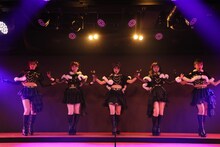 ユニット曲「クリスマスリング」のパフォーマンスの様子。(c)AKB48