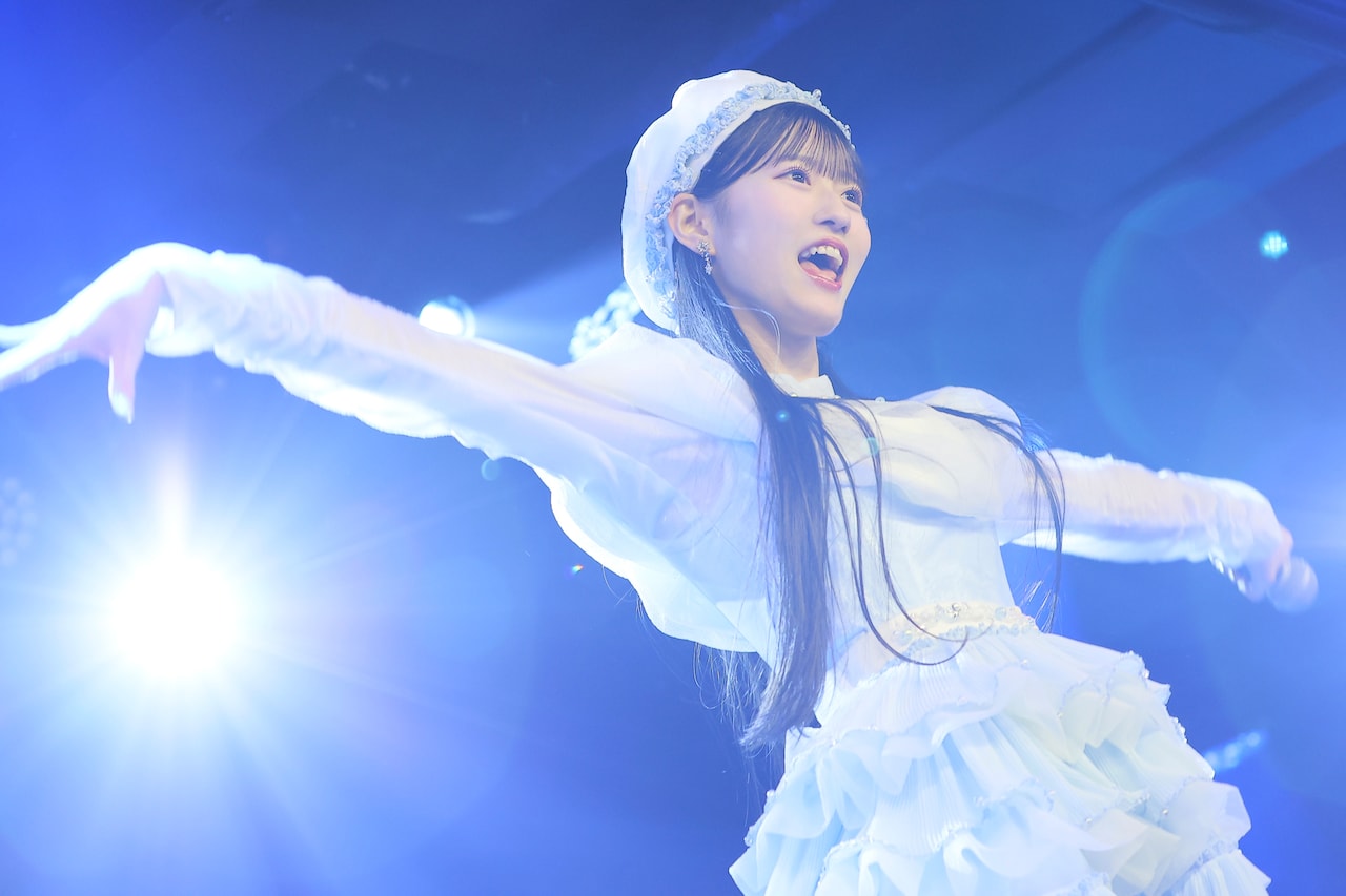 2月のMermaid」を披露する八木愛月。(c)AKB48 - AKB48第二期黄金時代は