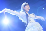 「2月のMermaid」を披露する八木愛月。(c)AKB48