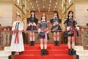 AKB48劇場リニューアルオープンを祝したテープカットの様子。(c)AKB48