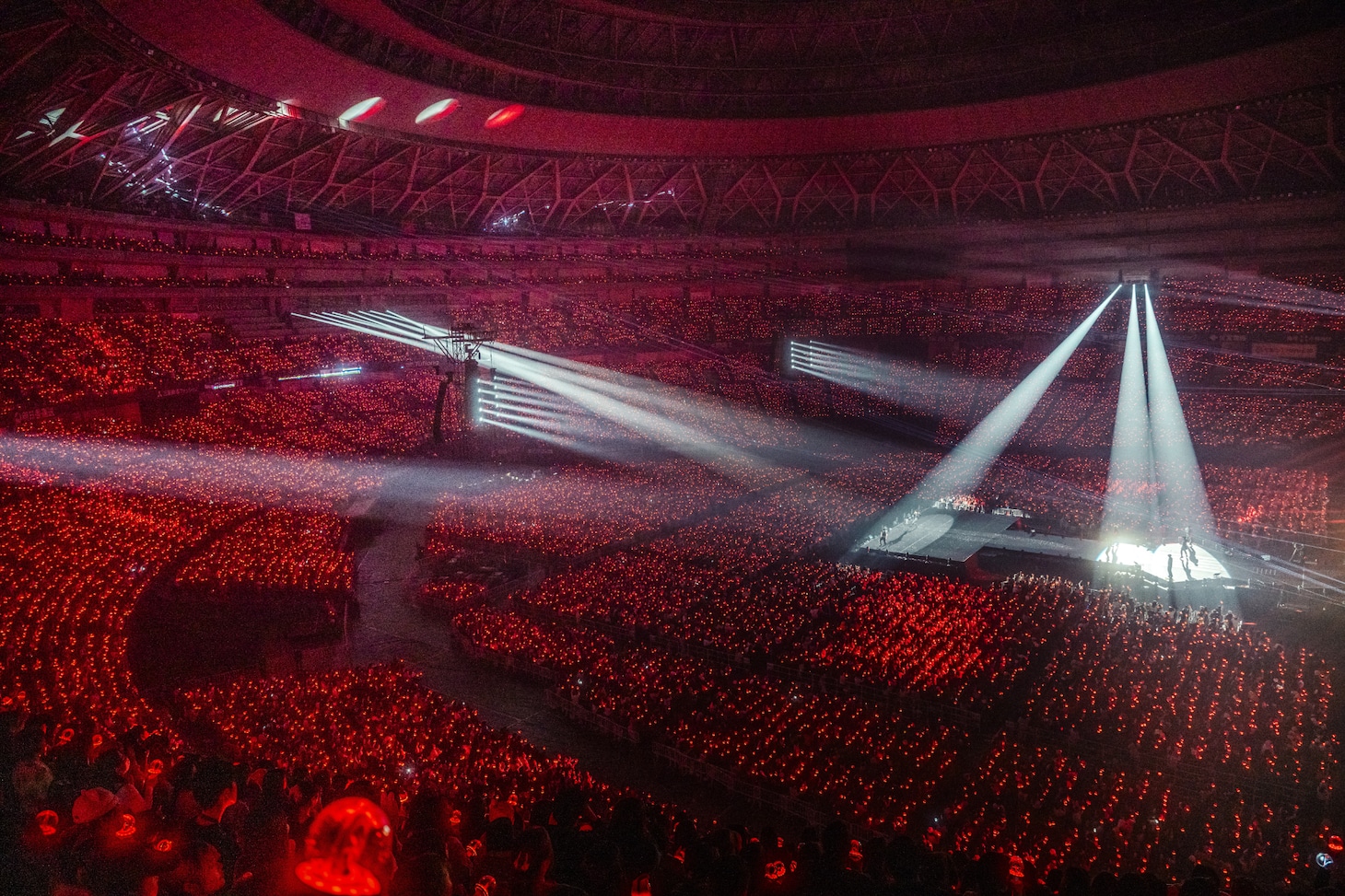 「Stray Kids World Tour ＜dominATE JAPAN＞」京セラドーム大阪公演の様子。（撮影：田中聖太郎）