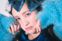 「ももいろクローバーZ 百田夏菜子 フォト＆スタイルブック えくぼは恋の落とし穴♡ Anniversary30」掲載カット（撮影：MARCO）