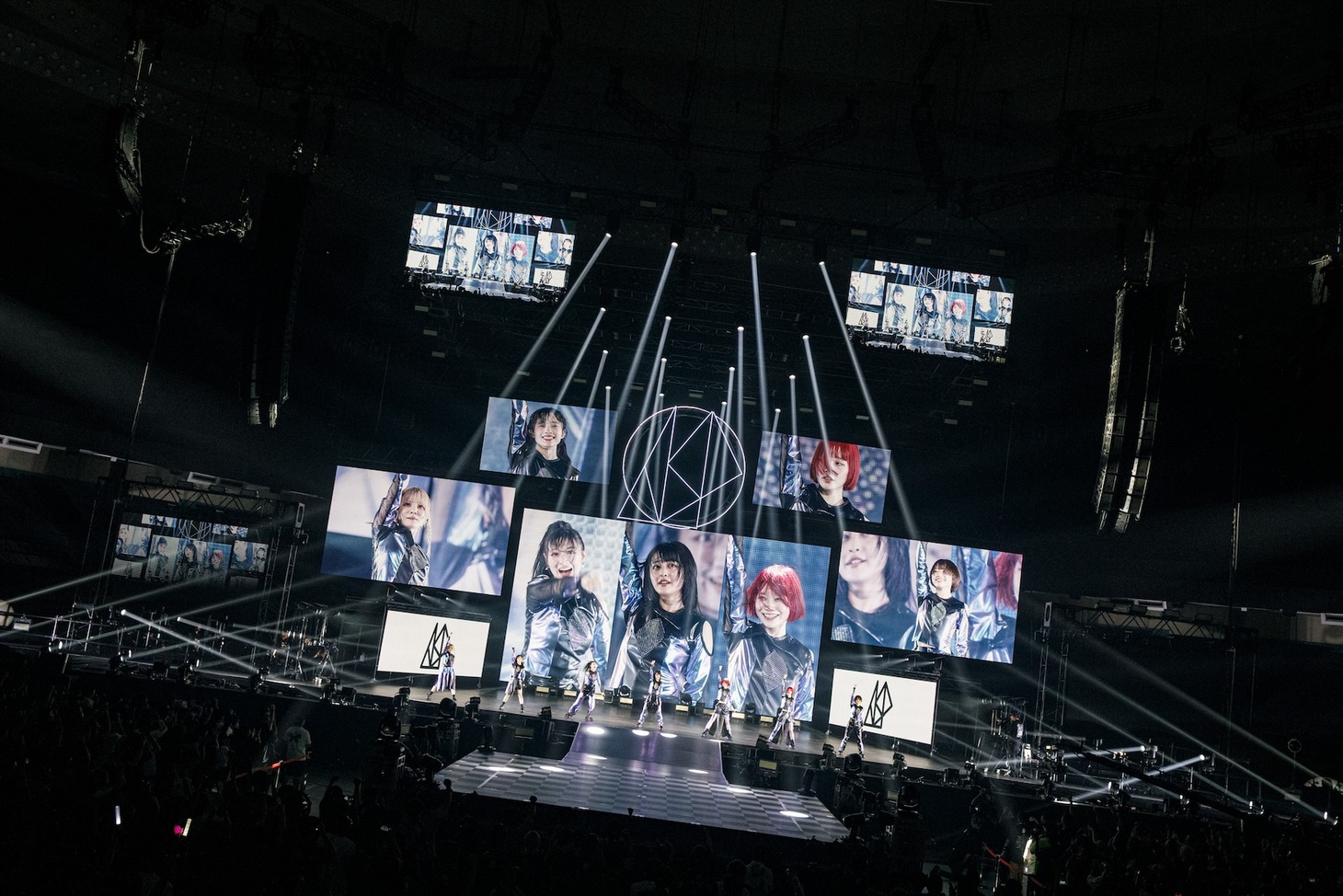 ASPの日本武道館公演の様子。（Photo by sotobayashi kenta）