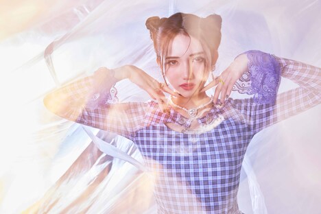 Takahashi Hikaruが撮影したNANO。「IS:SUE THE BEGINNING ＜#2＞」より。