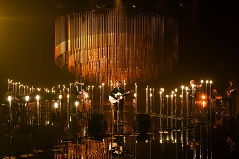 「SONGS」より、南こうせつ。（写真提供：NHK）