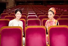 左から桑子真帆アナウンサー、MISIA。（写真提供：NHK）