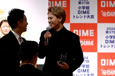 ヒャダインに詰め寄る小島健。