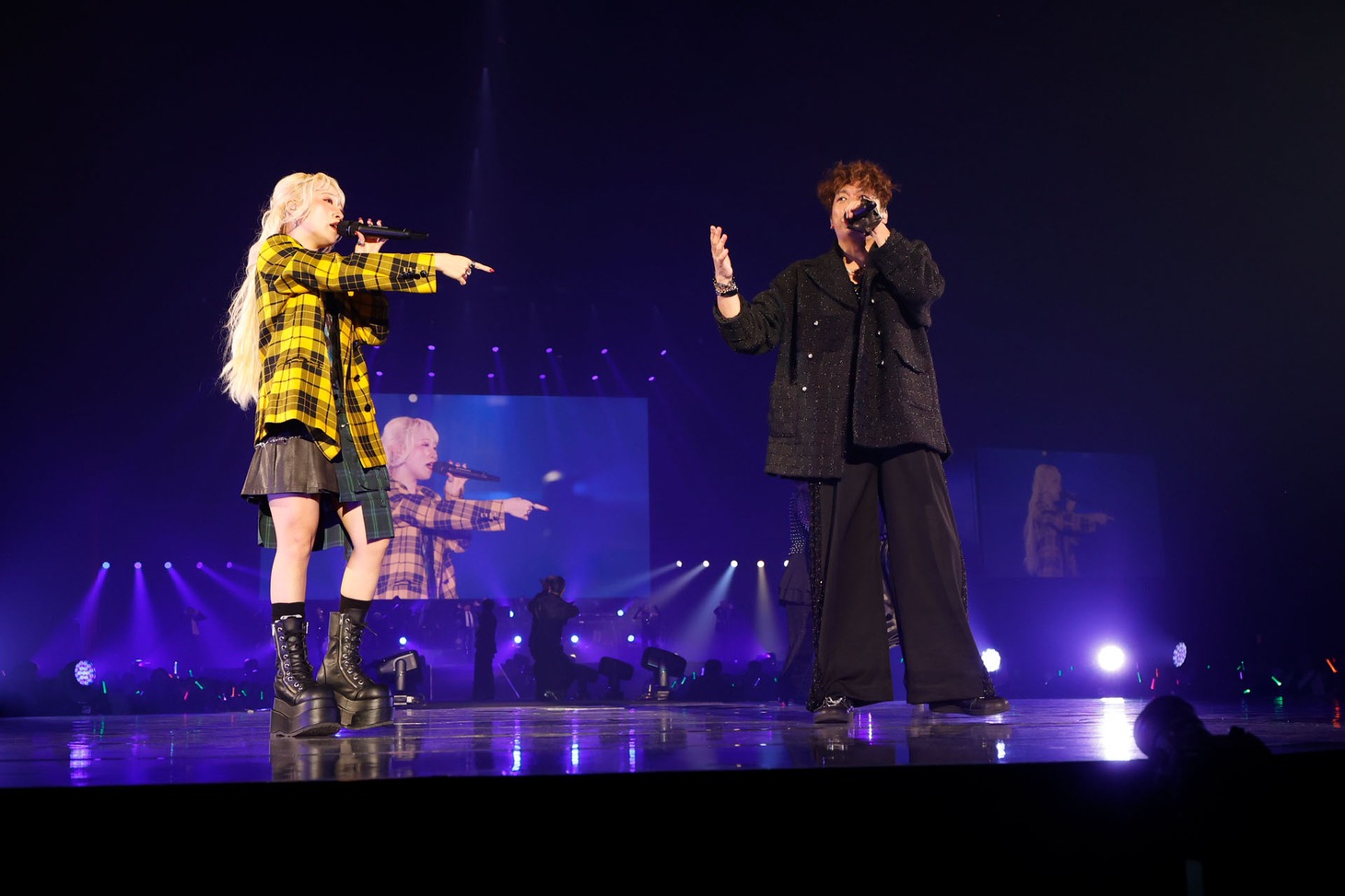 香取慎吾と乃紫のコラボの様子。