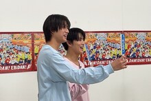阿久根温世（ICEx）とハル（超特急）。(c)「DAN!DAN!EBiDAN!」製作委員会