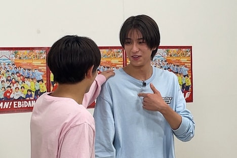 ハル(超特急)と阿久根温世(ICEx)。(c)「DAN!DAN!EBiDAN!」製作委員会