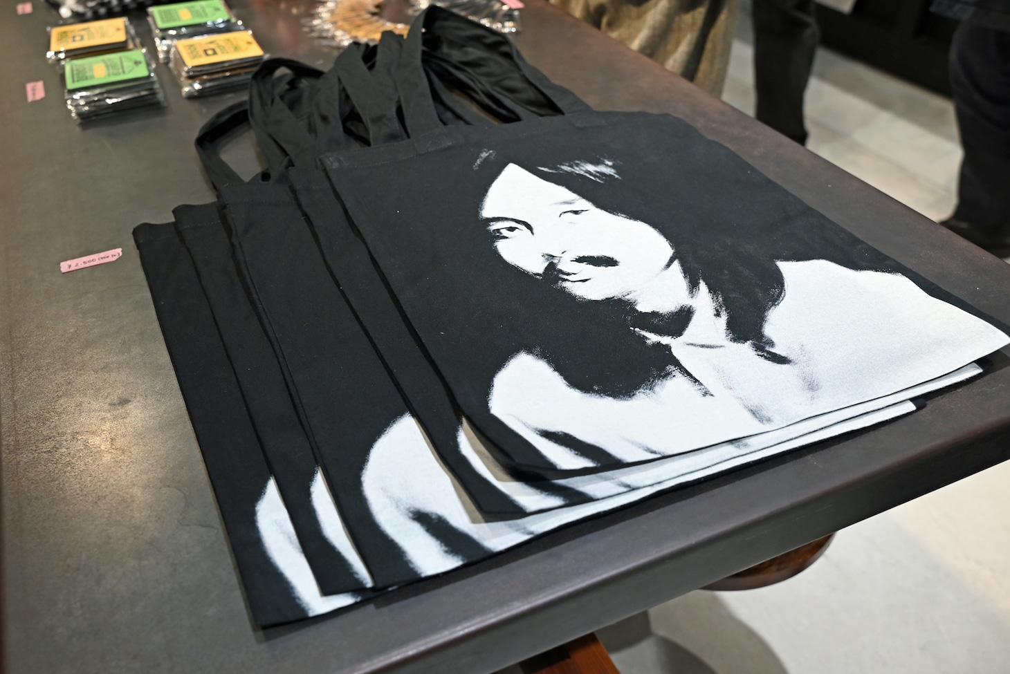五木田智央による「HOSONO HOUSE COVERS」カバーアート作品を用いたトートバッグ。