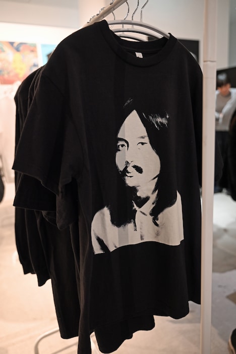 五木田智央による「HOSONO HOUSE COVERS」カバーアート作品を用いたTシャツ。