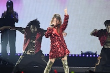 「25th Anniversary Mai Kuraki Live Project 2024 "Be alright ! "」東京ガーデンシアター公演の模様。