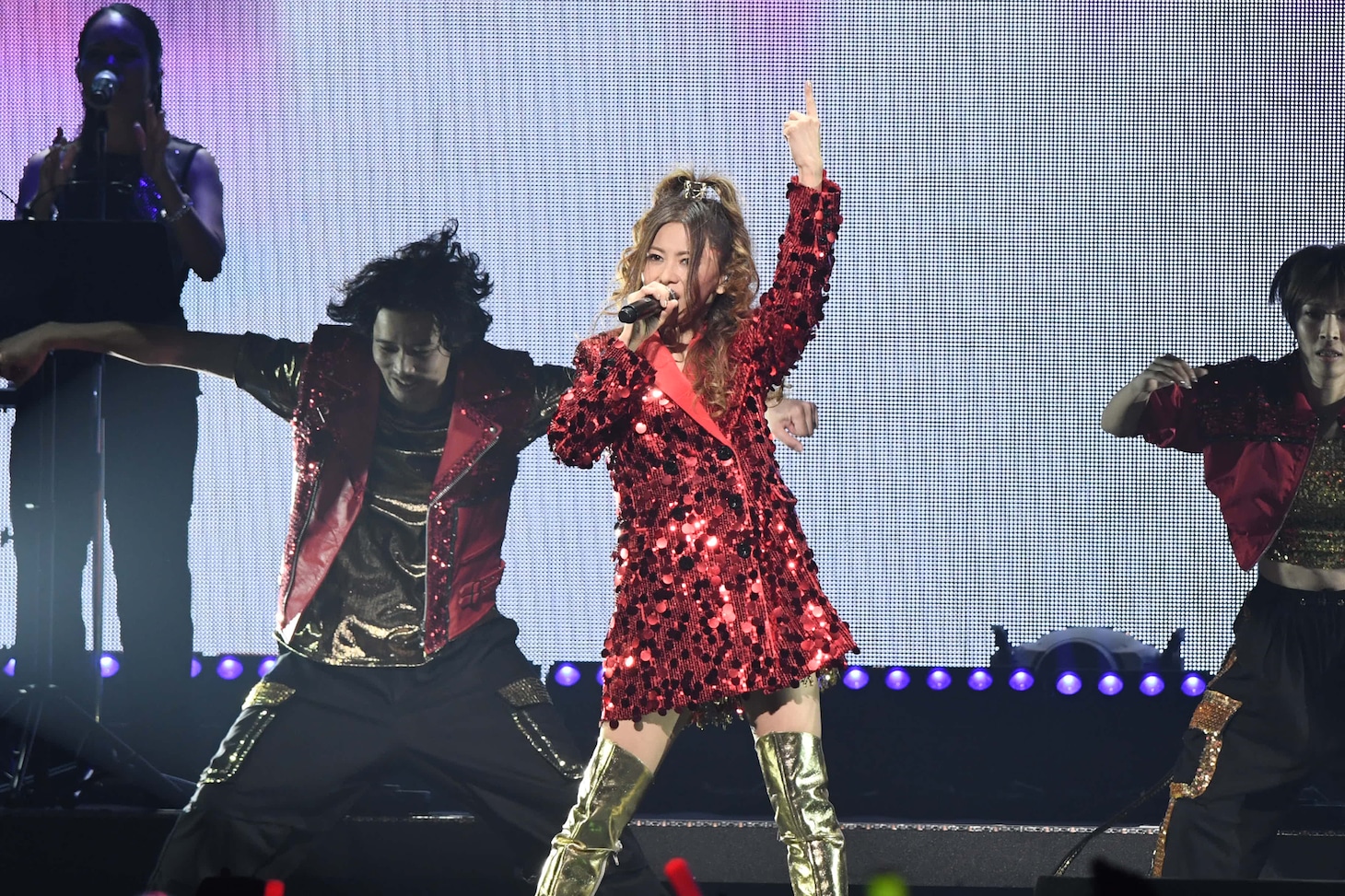 「25th Anniversary Mai Kuraki Live Project 2024 "Be alright ! "」東京ガーデンシアター公演の模様。