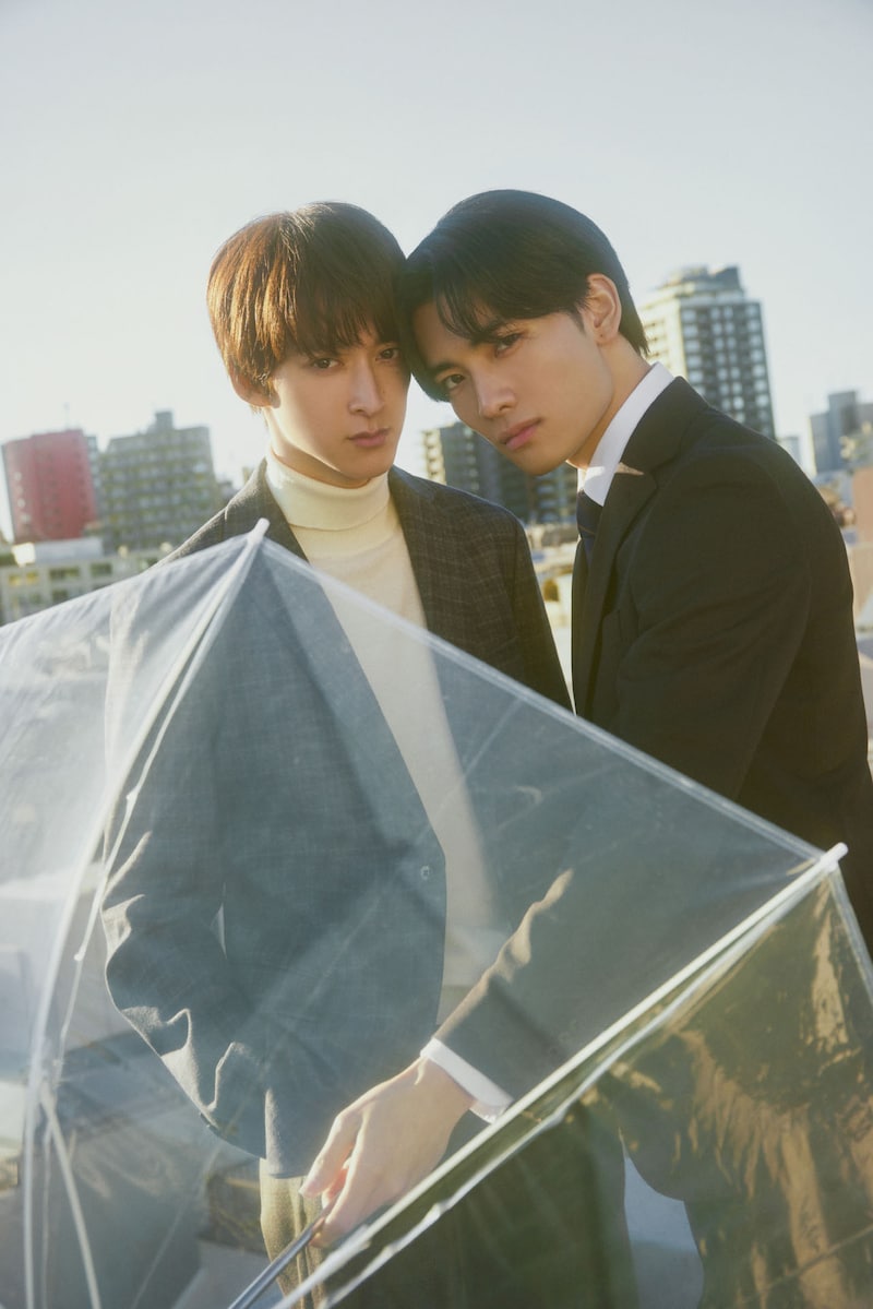 左から伊藤あさひ、武藤潤(原因は自分にある。)。(c)「ふったらどしゃぶり」製作委員会・MBS