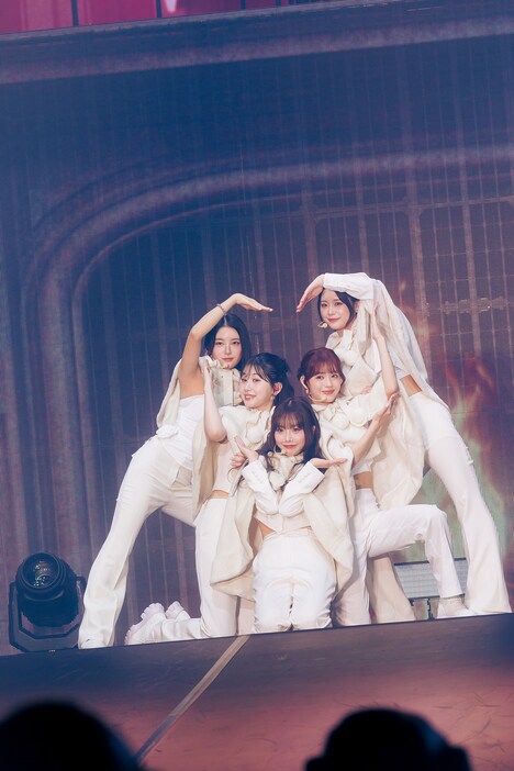 「小悪魔（Baddie）」のパフォーマンスの様子。(c)LAPONE GIRLS