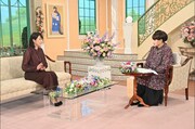 「徹子の部屋」より菊池桃子、黒柳徹子。(c)テレビ朝日