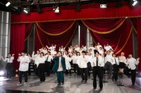 こっちのけんとのパフォーマンスの様子。（写真提供：NHK）