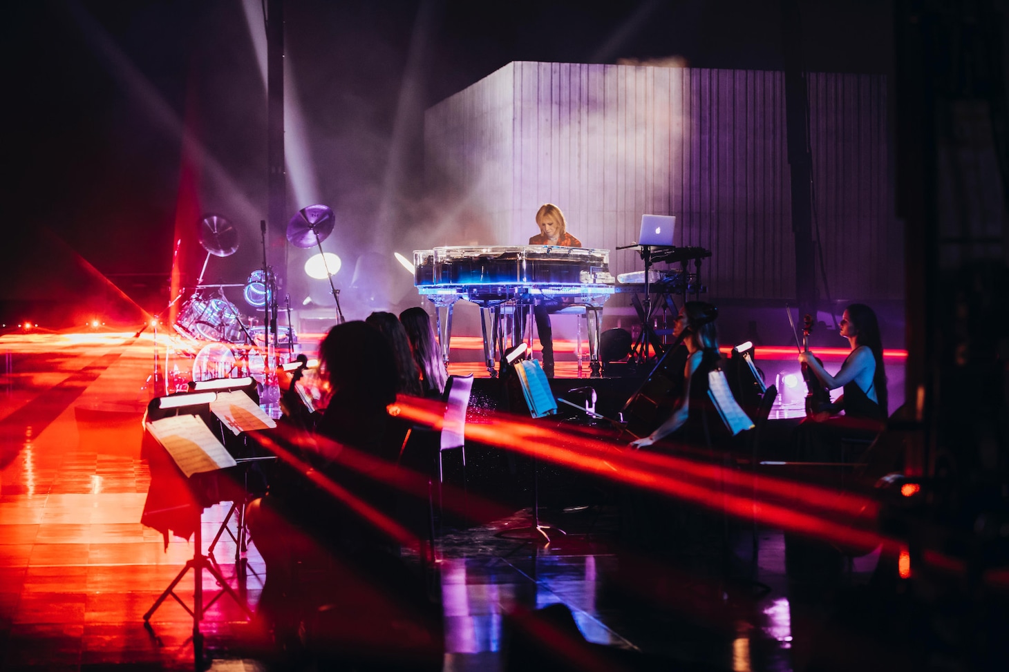 映画「YOSHIKI: UNDER THE SKY」より。