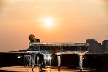 映画「YOSHIKI: UNDER THE SKY」より。