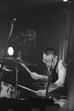 岡本成央（Dr, Cho / 家主）（撮影：今井駿介）