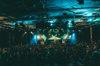 Age Factoryのライブの様子。（Photo by Kazma Kobayashi［Bearwear, UUWorks］）