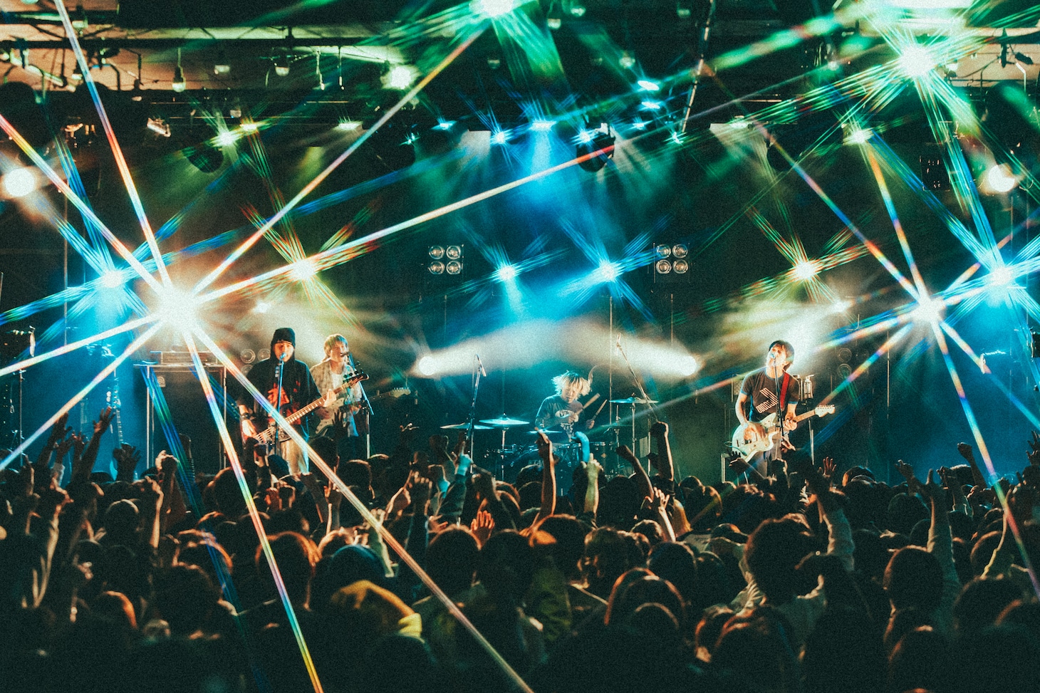 Age Factoryのライブの様子。（Photo by Kazma Kobayashi［Bearwear, UUWorks］）