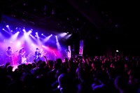 ART-SCHOOLのライブの様子。（Photo by HIRIHISA NAKANO）