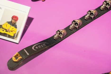 hideが愛用したスカルストラップ。