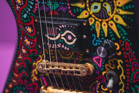 hideがペイントした愛用ギター。