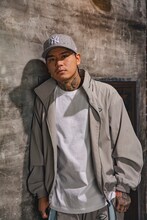 「Jewel Cap」を着用したYZERR。