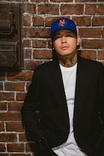 「Jewel Cap」を着用したYZERR。