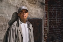 「Jewel Cap」を着用したYZERR。