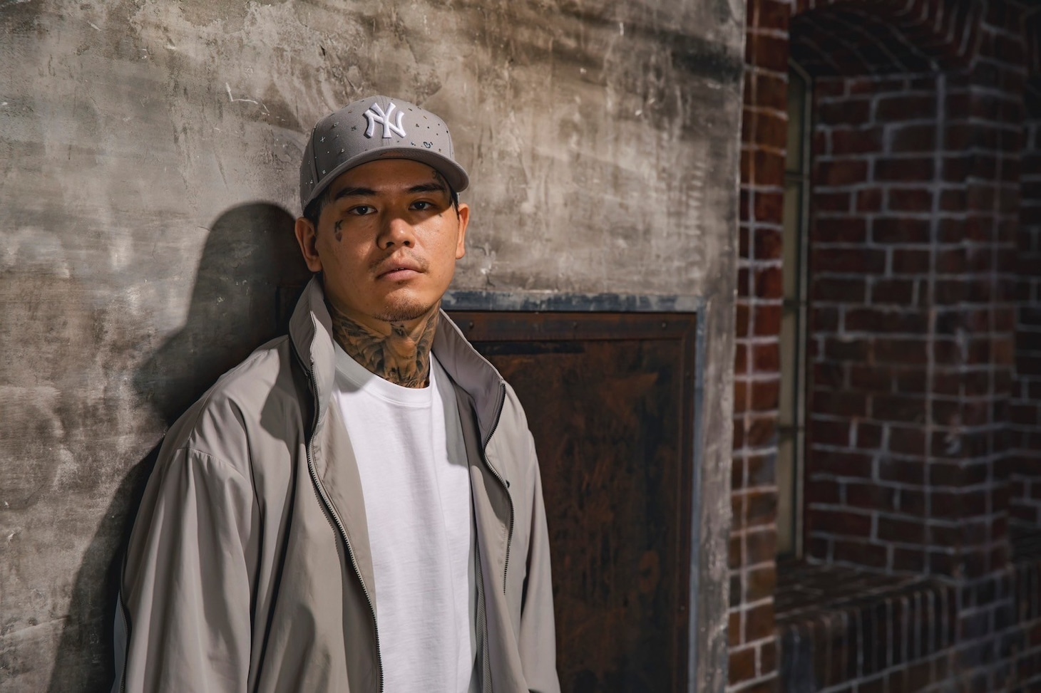 「Jewel Cap」を着用したYZERR。