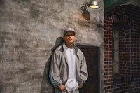 「Jewel Cap」を着用したYZERR。