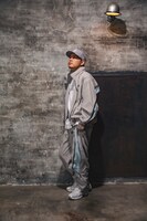 「Jewel Cap」を着用したYZERR。