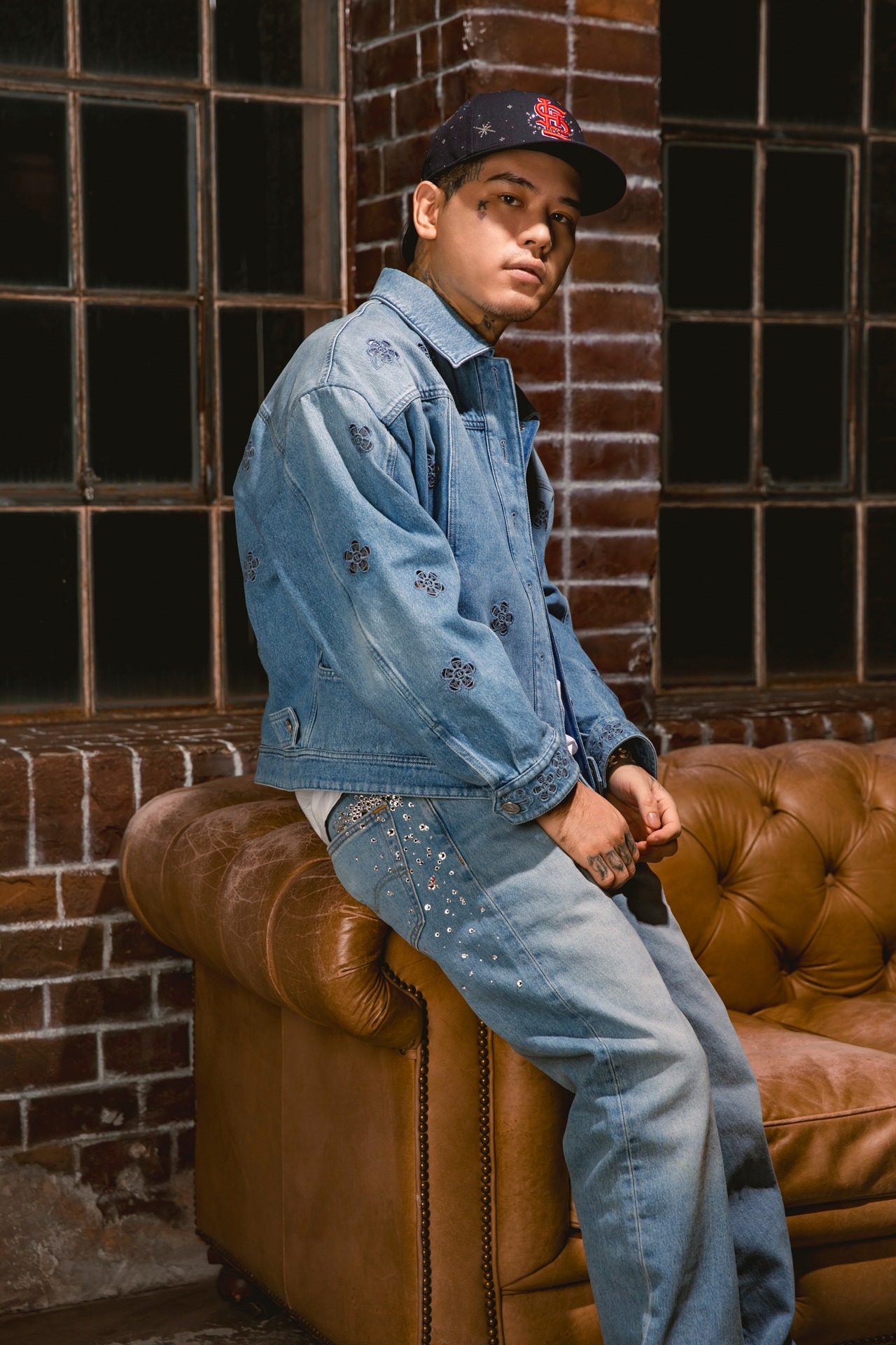 「Jewel Cap」を着用したYZERR。