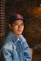 「Jewel Cap」を着用したYZERR。