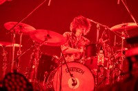 小泉拓（Dr / クリープハイプ）（Photo by MASANORI FUJIKAWA）