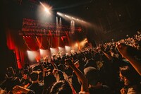 ズーカラデルワンマンツアー「朝が来たら私たち」の様子。（撮影：オバタチヒロ）